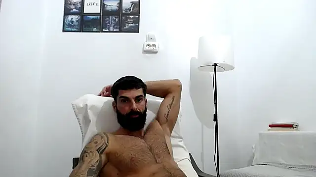 Verycutex online show from October 2025 06:06:02 PM