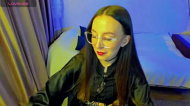 Snapshot of CurlySteph chatting on May 2026 05:21:01 PM CurlySteph online show from May 2026 05:21:01 PM