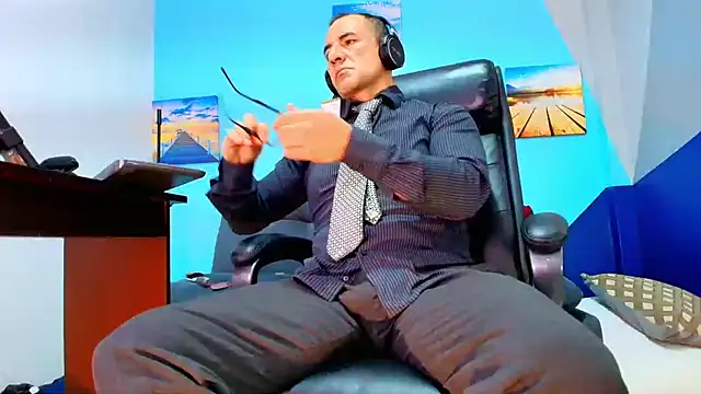 juanses n toro online show from December 2025 01:08:01 PM