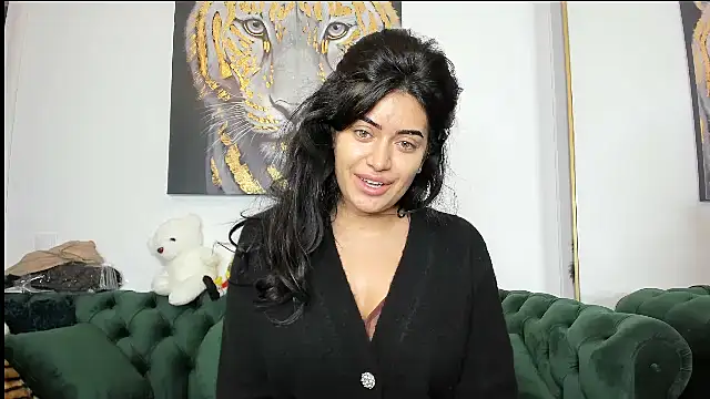 Snapshot of AnnaKarin chatting on February 2025 10:26:01 AM AnnaKarin online show from February 2025 10:26:01 AM