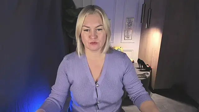 YolandaKiss online show from November 2025 08:19:01 PM