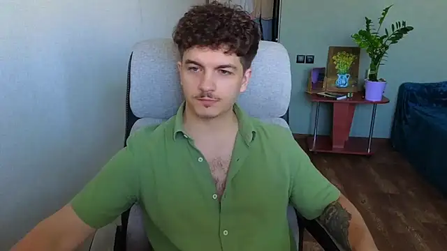 Snapshot of Remy_Miles chatting on June 2026 04:44:01 AM Remy Miles online show from June 2026 04:44:01 AM