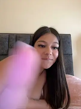 Alyshanon18 online show from December 2025 03:30:02 PM