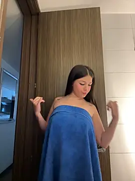 Alyshanon18 online show from March 2026 10:51:01 PM