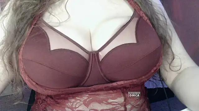 Snapshot of Mrs_Dream chatting on September 2025 12:10:02 AM Mrs Dream online show from September 2025 12:10:02 AM