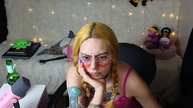 Ginger Stay online show from December 2025 07:32:01 PM