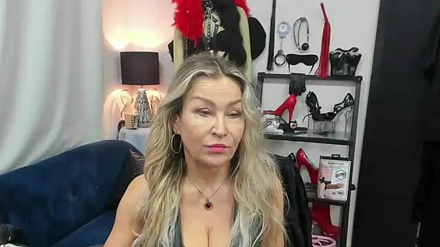 crystaLUX online show from November 2025 05:28:02 AM