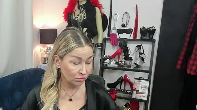 crystaLUX online show from February 2026 06:12:01 AM