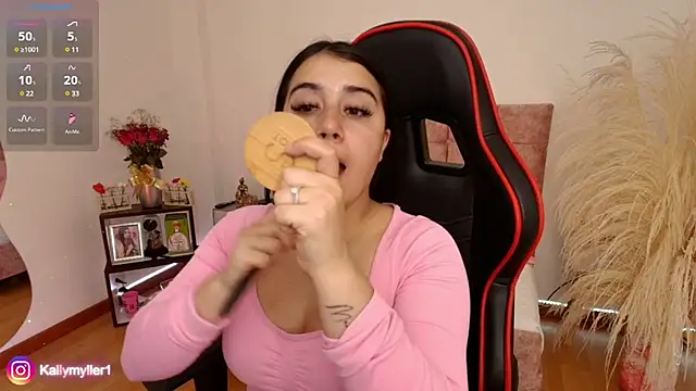 Snapshot of KallyMyller1 chatting on December 2024 08:11:01 PM KallyMyller1 online show from December 2024 08:11:01 PM