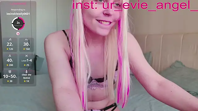 Snapshot of Evelyn_rabbit chatting on March 2026 09:21:02 AM Evelyn rabbit online show from March 2026 09:21:02 AM