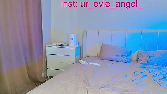 Snapshot of Evelyn_rabbit chatting on April 2026 09:47:01 AM Evelyn rabbit online show from April 2026 09:47:01 AM