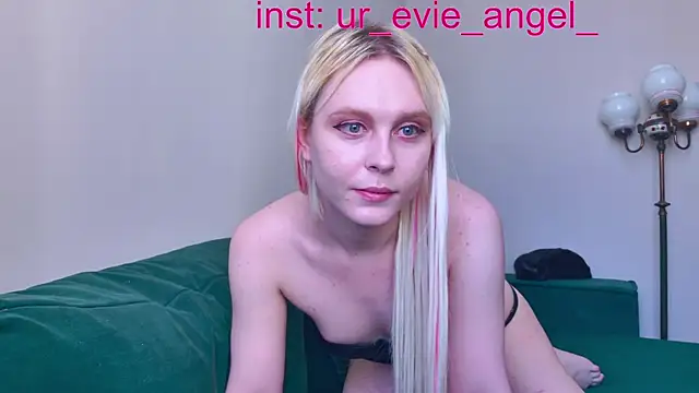 Snapshot of Evelyn_rabbit chatting on May 2026 08:19:01 AM Evelyn rabbit online show from May 2026 08:19:01 AM
