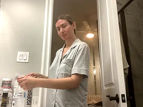 Alyssa rhoades online show from November 2025 02:55:02 AM