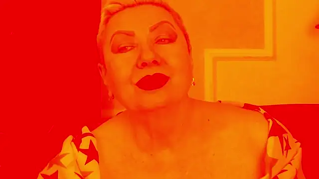 Snapshot of LadyPosh chatting on May 2026 08:25:01 PM LadyPosh online show from May 2026 08:25:01 PM