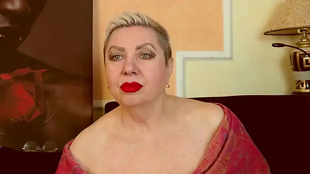 Snapshot of LadyPosh chatting on May 2026 07:42:02 PM LadyPosh online show from May 2026 07:42:02 PM