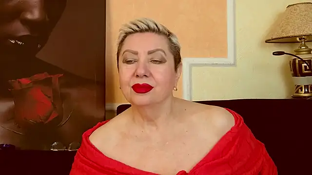 Snapshot of LadyPosh chatting on May 2026 08:18:01 PM LadyPosh online show from May 2026 08:18:01 PM