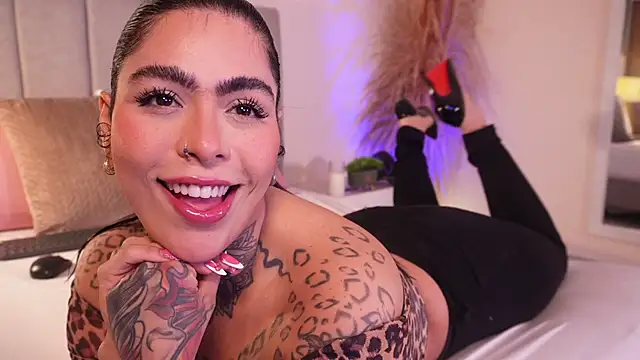 curvyliciousss online show from October 2025 04:49:02 PM