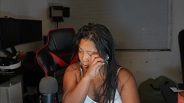 Snapshot of Bubbleliyah chatting on January 2026 10:07:02 AM Bubbleliyah online show from January 2026 10:07:02 AM