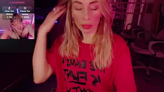 AnnieGOld  online show from October 2025 11:40:01 PM