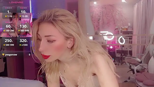 AnnieGOld  online show from November 2025 11:14:02 PM