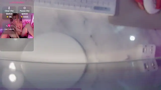 AnnieGOld  online show from December 2025 06:15:01 PM