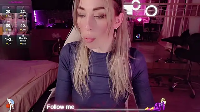 AnnieGOld  online show from March 2026 09:48:01 PM