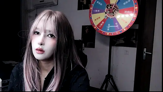 Snapshot of candy_cola chatting on February 2025 01:31:02 AM candy cola online show from February 2025 01:31:02 AM