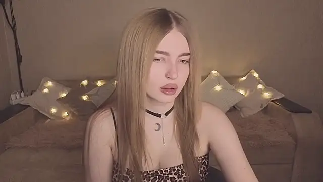 ViolettaLopez online show from November 2025 02:42:02 PM