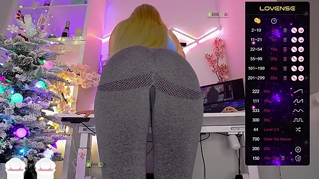 Snapshot of Elena-Marilyn chatting on November 2025 08:57:01 PM Elena-Marilyn online show from November 2025 08:57:01 PM