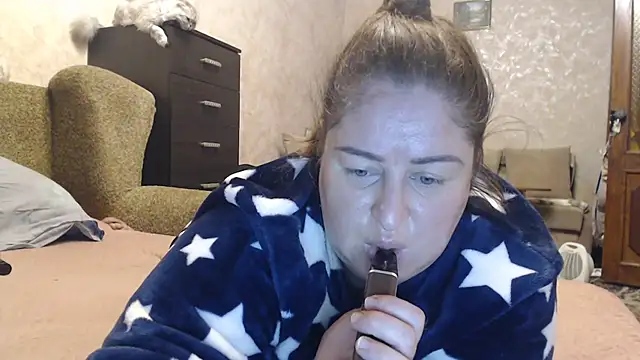 Amy August online show from November 2025 06:05:02 AM