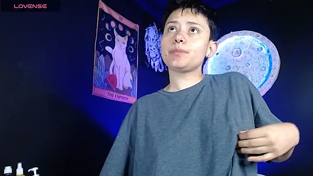 girl intense444 online show from December 2025 01:28:02 PM