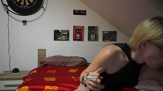 Moistdevil online show from November 2025 04:11:02 PM