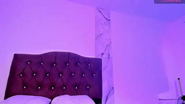 alysson 18 online show from November 2025 01:33:02 PM