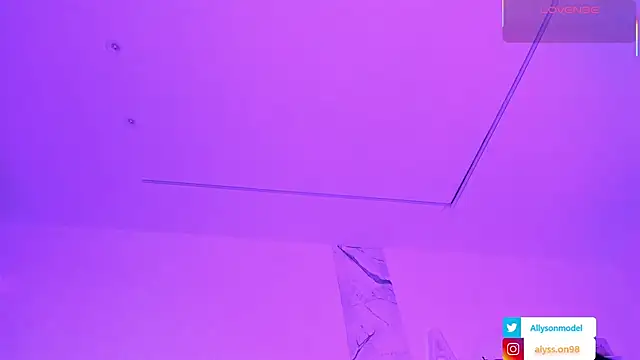 Snapshot of alysson_18 chatting on May 2026 01:08:01 PM alysson 18 online show from May 2026 01:08:01 PM