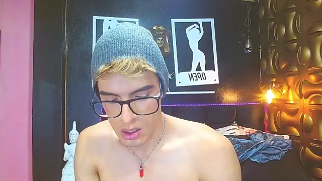 Snapshot of angel_sexyevil chatting on December 2024 12:34:01 PM angel sexyevil online show from December 2024 12:34:01 PM