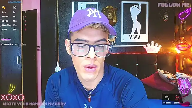 Snapshot of angel_sexyevil chatting on January 2025 12:24:01 PM angel sexyevil online show from January 2025 12:24:01 PM