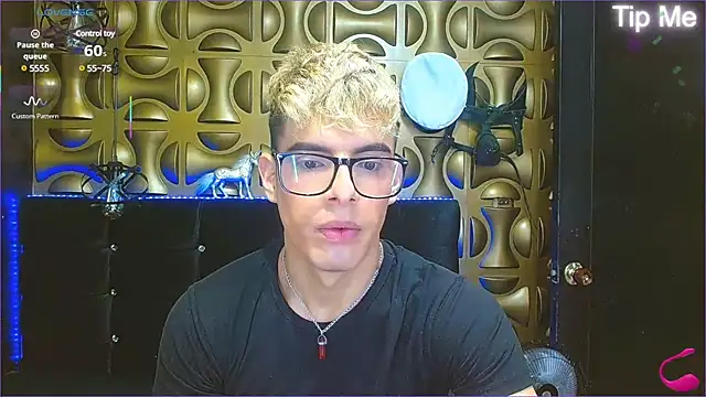 Snapshot of angel_sexyevil chatting on February 2025 12:17:02 PM angel sexyevil online show from February 2025 12:17:02 PM