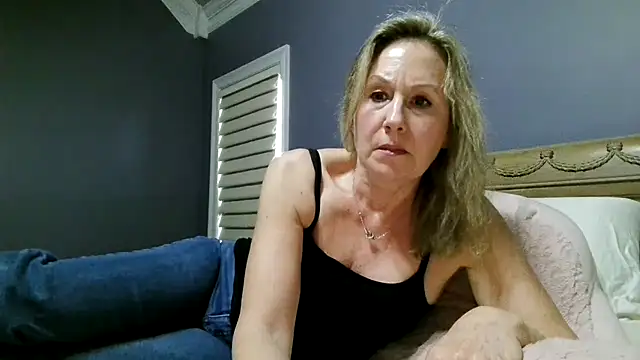 Lisaisluscious online show from April 2026 02:32:02 PM
