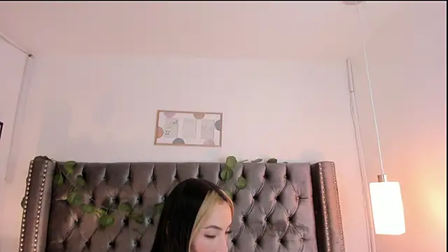 Snapshot of Kim_Blane chatting on February 2025 08:11:02 AM Kim Blane online show from February 2025 08:11:02 AM