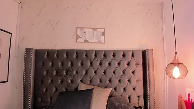 Snapshot of Kim_Blane chatting on October 2025 03:48:02 AM Kim Blane online show from October 2025 03:48:02 AM