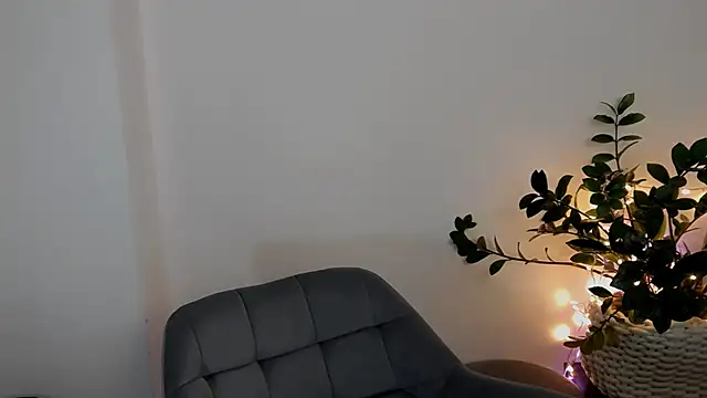 Xentthia online show from November 2025 08:59:01 AM