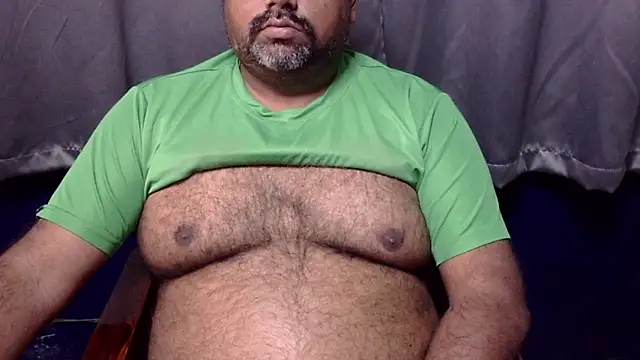 Snapshot of hairysubcub_70 chatting on February 2026 06:10:01 AM hairysubcub 70 online show from February 2026 06:10:01 AM