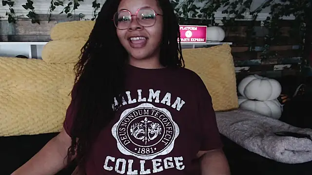 Snapshot of -khayaparker chatting on February 2025 10:48:01 PM -khayaparker online show from February 2025 10:48:01 PM