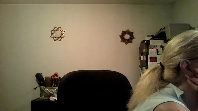 XTRAHORNYONE online show from October 2025 07:27:01 PM