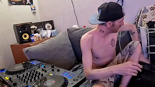 pyrowuff online show from March 2026 02:28:01 AM