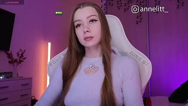 Snapshot of Annelitt chatting on December 2025 08:17:01 PM Annelitt online show from December 2025 08:17:01 PM