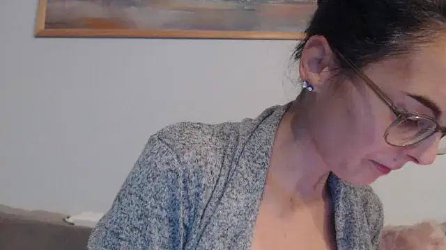 Snapshot of cleophee chatting on December 2025 06:44:01 AM cleophee online show from December 2025 06:44:01 AM