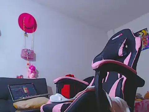 MARIANAWEED online show from January 2026 07:11:01 PM