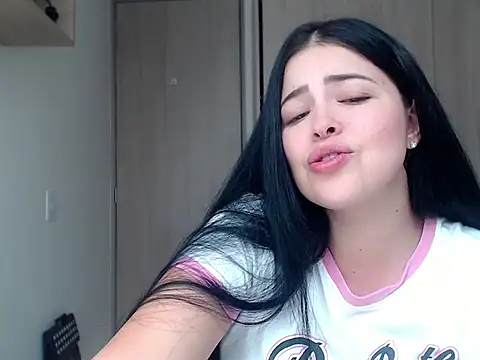 Aleska  Bell online show from September 2025 03:00:02 PM