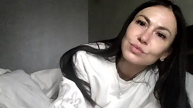 JulianaGold1 online show from December 2025 08:18:02 PM